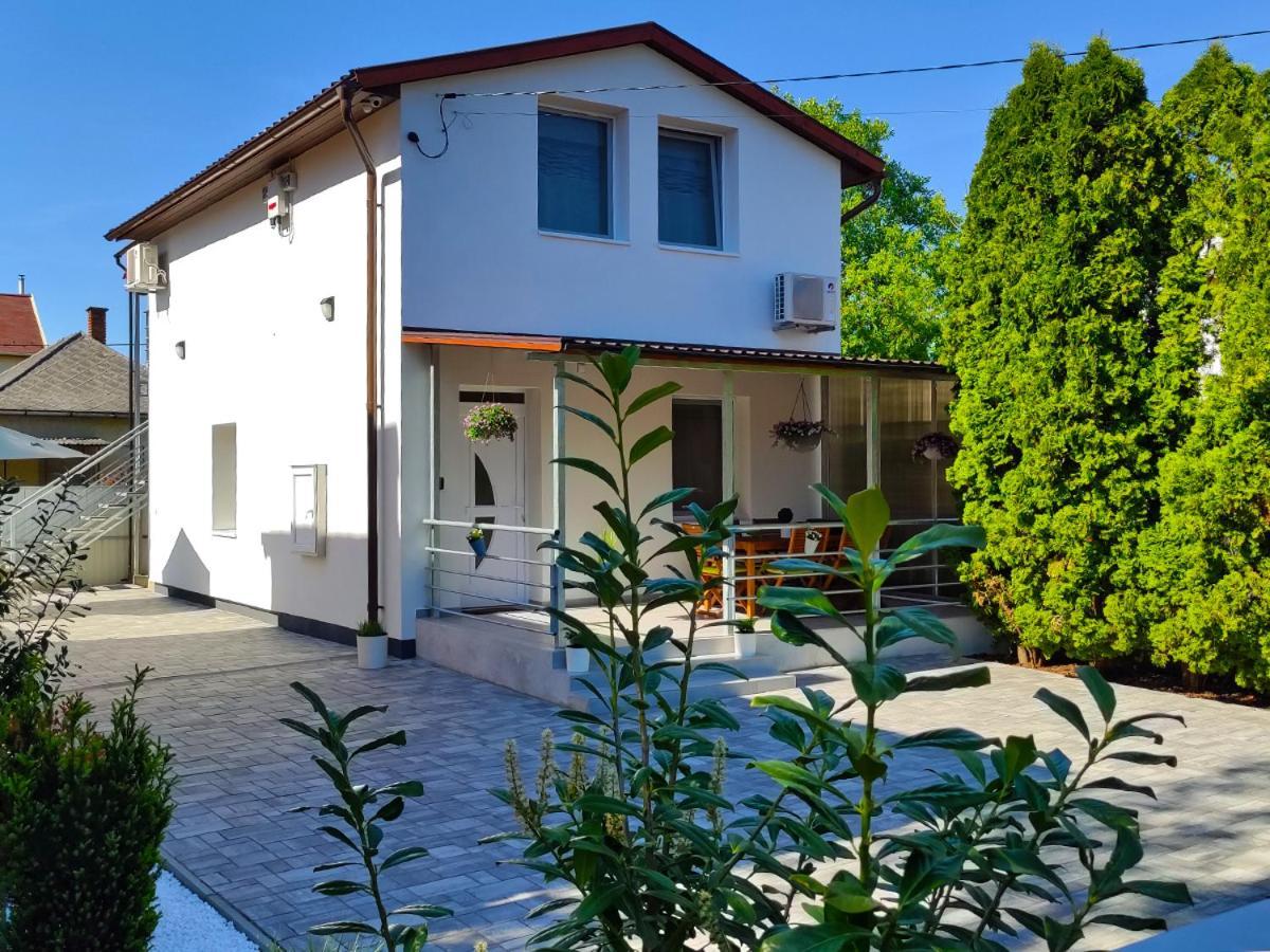 White Stone Apartman Hajdúszoboszló Extérieur photo