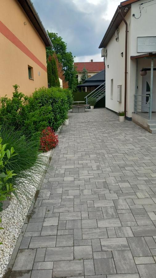 White Stone Apartman Hajdúszoboszló Extérieur photo